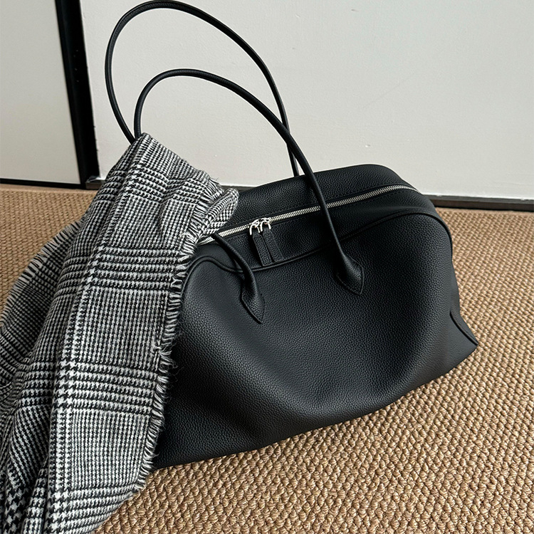 Unisex mekana PU tote torba, oblik jastuka, zatvaranje zipom, skriveni džep s zipom, podstava od platna
