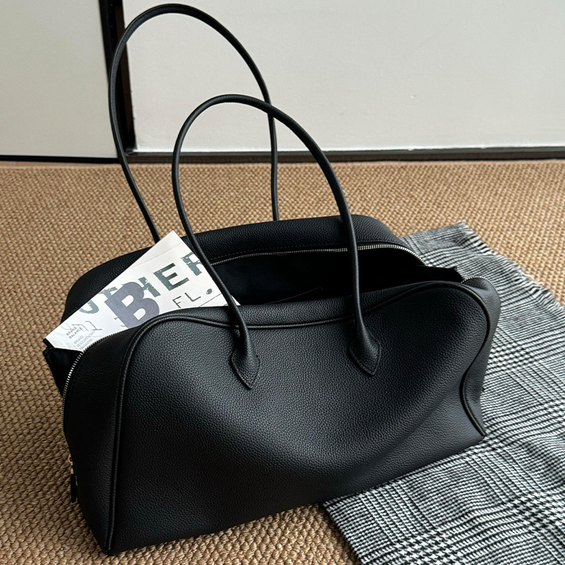 Unisex mekana PU tote torba, oblik jastuka, zatvaranje zipom, skriveni džep s zipom, podstava od platna