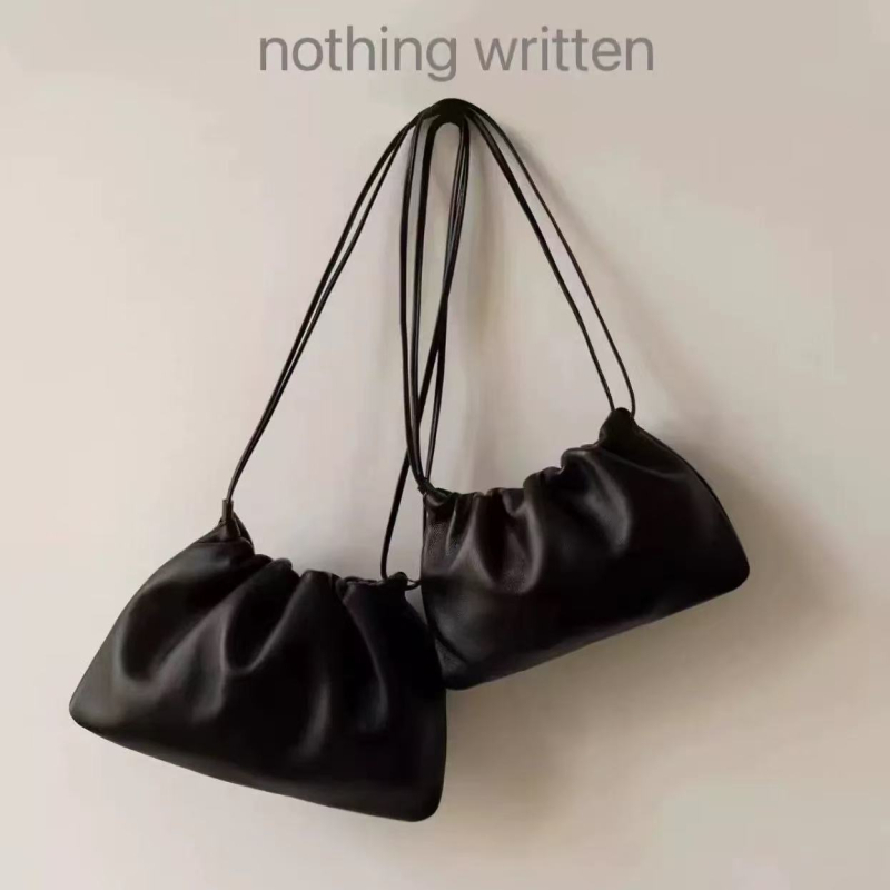 Torba preko ramena od prave kože, unisex stil, sa šnimrom i plisiranim detaljem, podstava od super vlakana, brend 001, proljeće 2024