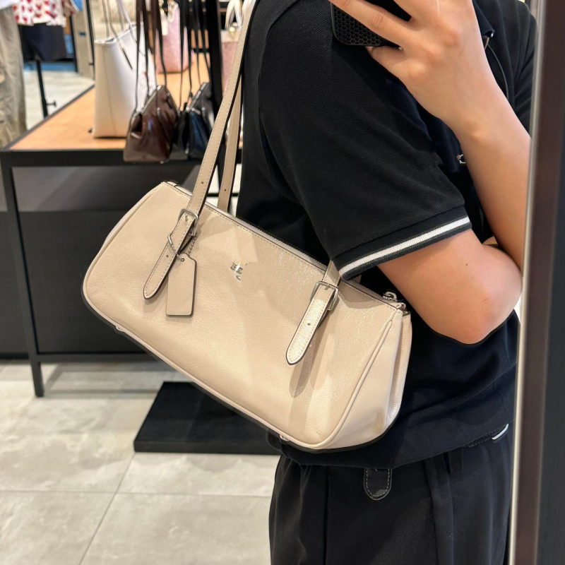 Kou obitelj Asher kožna bowling torba baguette, uljem obrađena koža, vintage dizajn, torba za rame i ručna torba, gradski retro stil, proljeće 2025