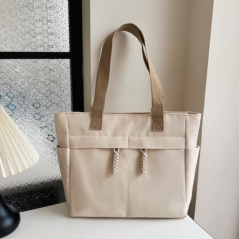 Női japán stílusú tote táska, Oxford anyag, függőleges négyzetes forma, cipzáras nyitás, belső cipzáras zseb és ID zseb