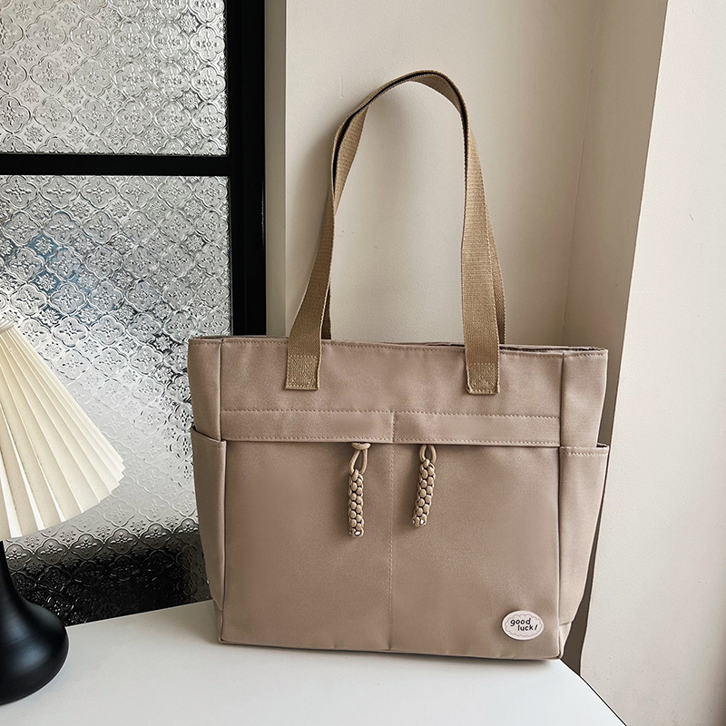 Női japán stílusú tote táska, Oxford anyag, függőleges négyzetes forma, cipzáras nyitás, belső cipzáras zseb és ID zseb