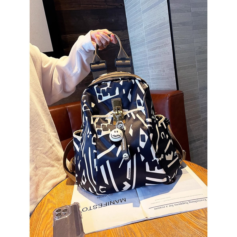 Ruksak od Oxford tkanine, zatvaranje na zip, podstava od poliestera, unutarnji džep tip patch, ljeto 2025