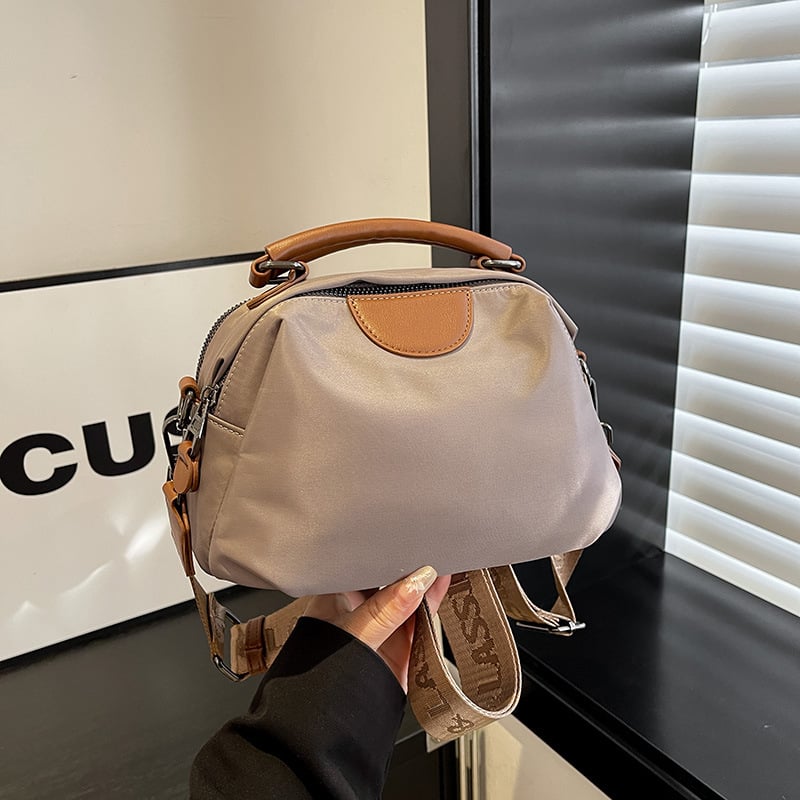 Ženska crossbody torba od Oxford platna, lagana s velikim kapacitetom, višeslojna unutarnja organizacija, zatvara se zipom, unutarnji džepovi za telefon, ID i džep na zip, jedna naramenica