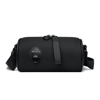 Ženska crossbody torba, vodootporan Oxford materijal, jastučasto oblikovana, zatvaranje zatvaračem, podstava od poliestra (unutarnja organizacija: džep za kartice i pretinac sa zatvaračem)