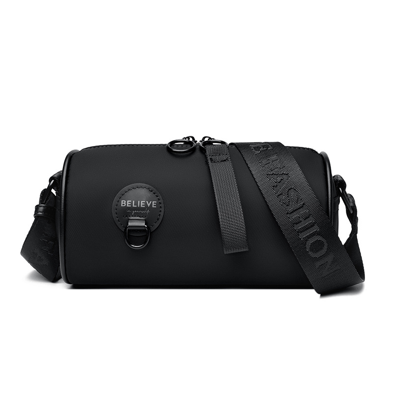 Ženska crossbody torba, vodootporan Oxford materijal, jastučasto oblikovana, zatvaranje zatvaračem, podstava od poliestra (unutarnja organizacija: džep za kartice i pretinac sa zatvaračem)