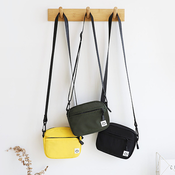 Ženska crossbody torba od oxford platna, torba za mobitel, horizontalan kvadratni oblik, zatvarač, najlonska podstava, brend Plain Story