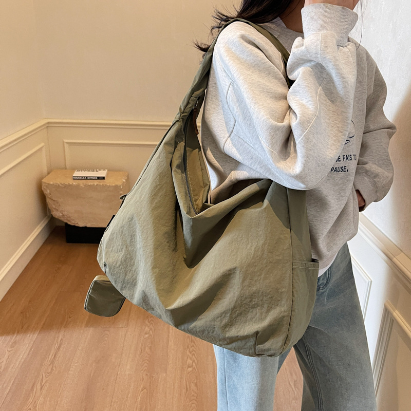 Crossbody Tote torba, lagana tkanina, zatvaranje na zip, poliester podstava, unutarnja džep sa zipom i džep za telefon, jedna naramenica, za svakodnevnu upotrebu