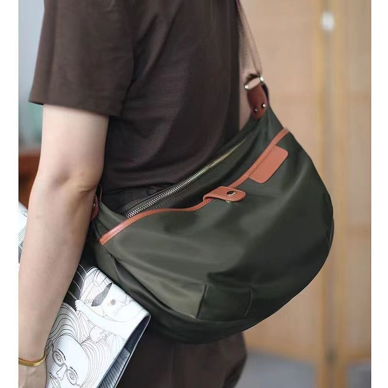Torba za ramena s nylon podstavom, ovalni oblik, zatvarač, unutarnja džepa sa zipom, unutarnji sloj, za slobodno vrijeme putovanja