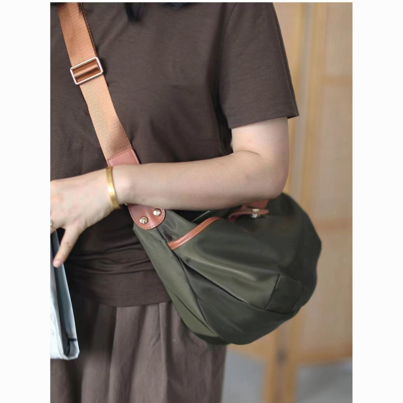 Torba za ramena s nylon podstavom, ovalni oblik, zatvarač, unutarnja džepa sa zipom, unutarnji sloj, za slobodno vrijeme putovanja