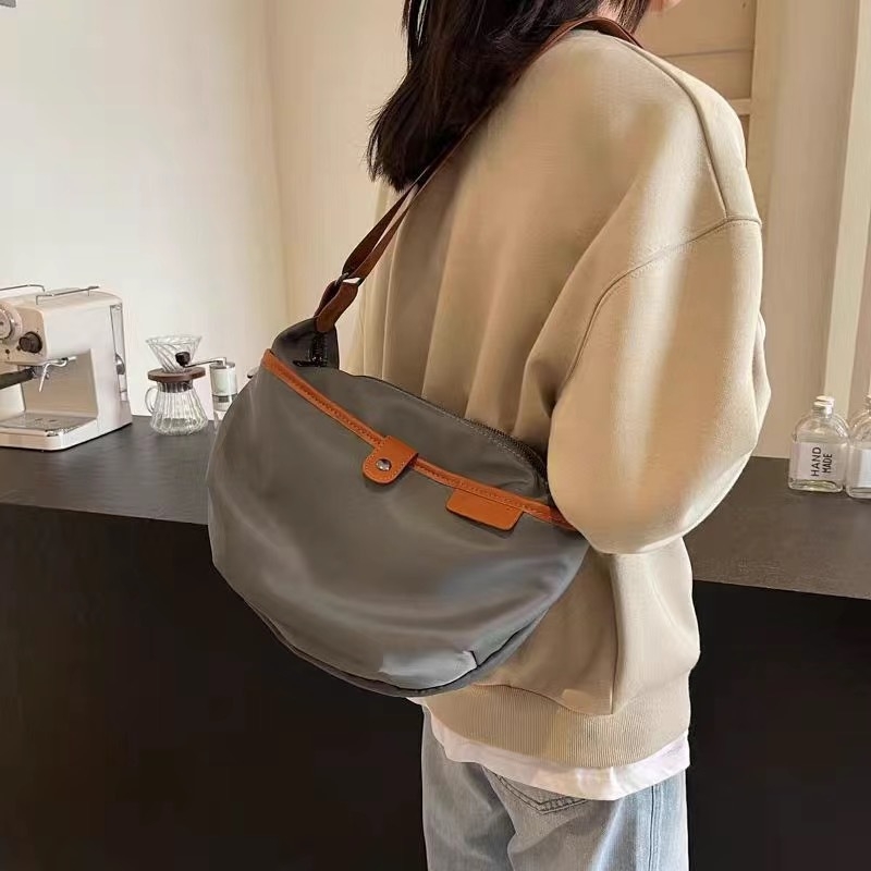 Torba za ramena s nylon podstavom, ovalni oblik, zatvarač, unutarnja džepa sa zipom, unutarnji sloj, za slobodno vrijeme putovanja