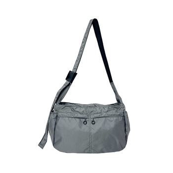 Keresztpántos bucket táska cipzárral, Oxford anyagból, poliészter béléssel, egy vállpánttal és belső zsejtekkel