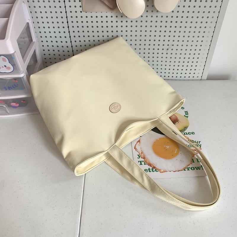 Oxford szövetből készült tote táska városi egyszerű stílusban, cipzáras nyitás, poliészter bélés, belső telefonzseb