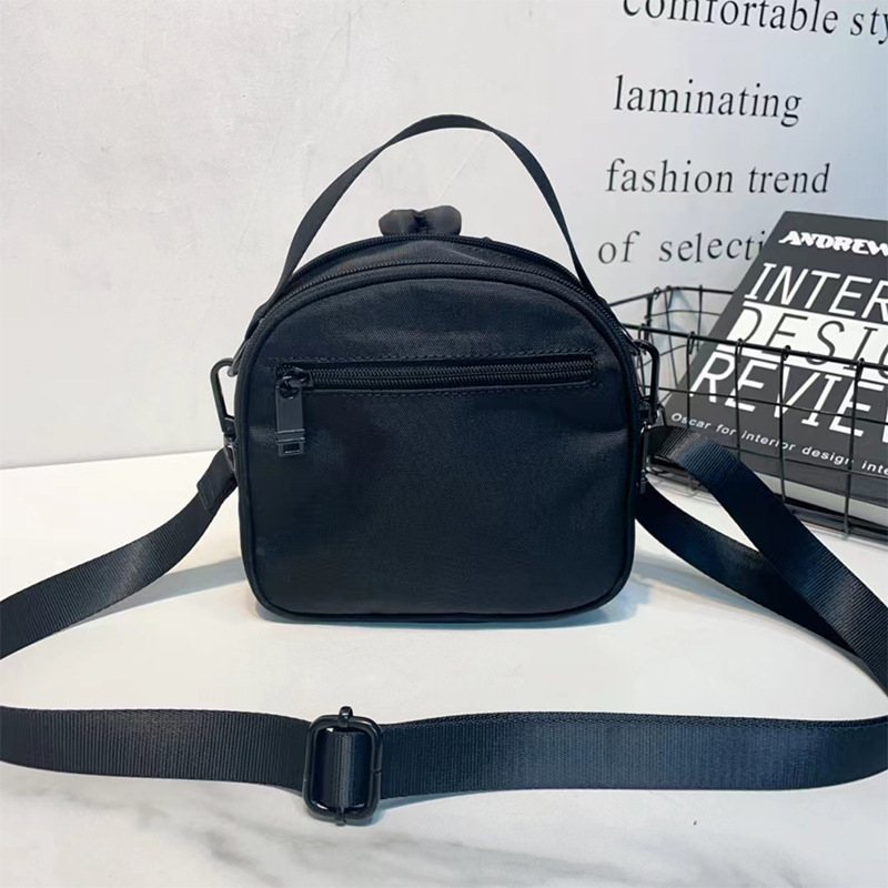 Crossbody torba od Oxford platna, Urban Simplicity stil, vodootporna, zatvaranje na zip, podstava od poliestera i pamuka, unutarnje džepove: zip džep, džep za telefon