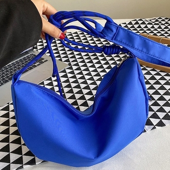 Crossbody torba u urbanom stilu dumpling oblika, Oxford platno, podstava od najlona, zatvarač, jedna naramenica, za svakodnevnu upotrebu