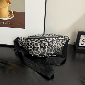 Crossbody torba od Oxford platna, vodoravni kvadratni oblik, zatvarač, s jednom naramenicom