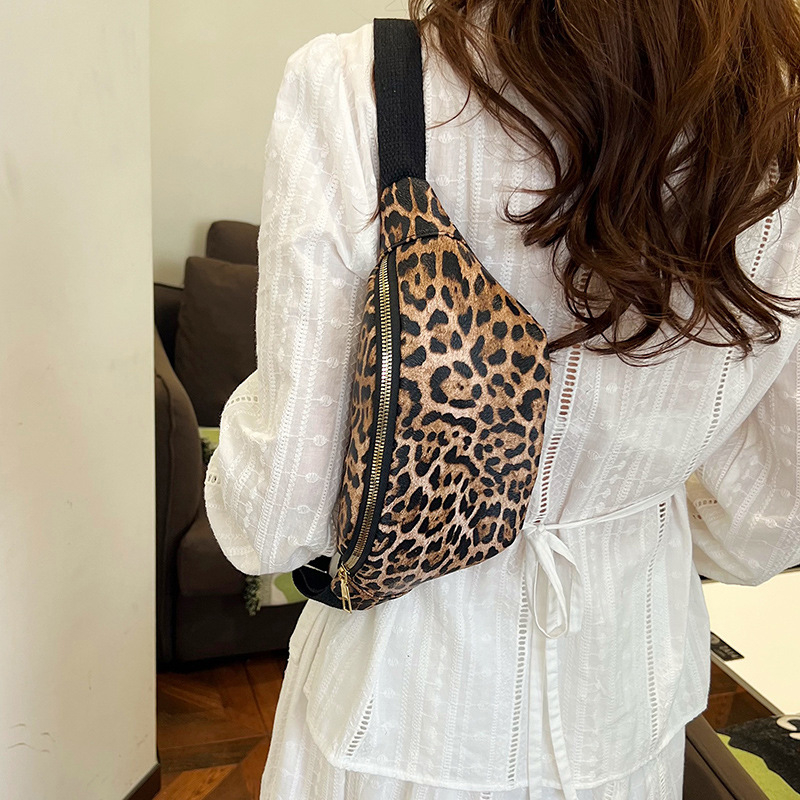 Crossbody torba od Oxford platna, vodoravni kvadratni oblik, zatvarač, s jednom naramenicom