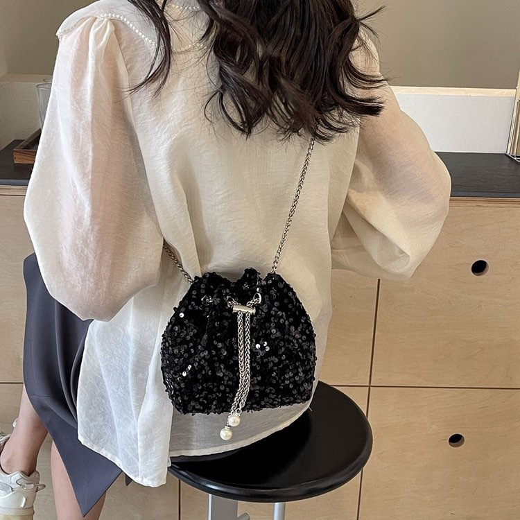 Crossbody bucket torba s kopčom za zatvaranje, Oxford tkanina, baršunasta podstava