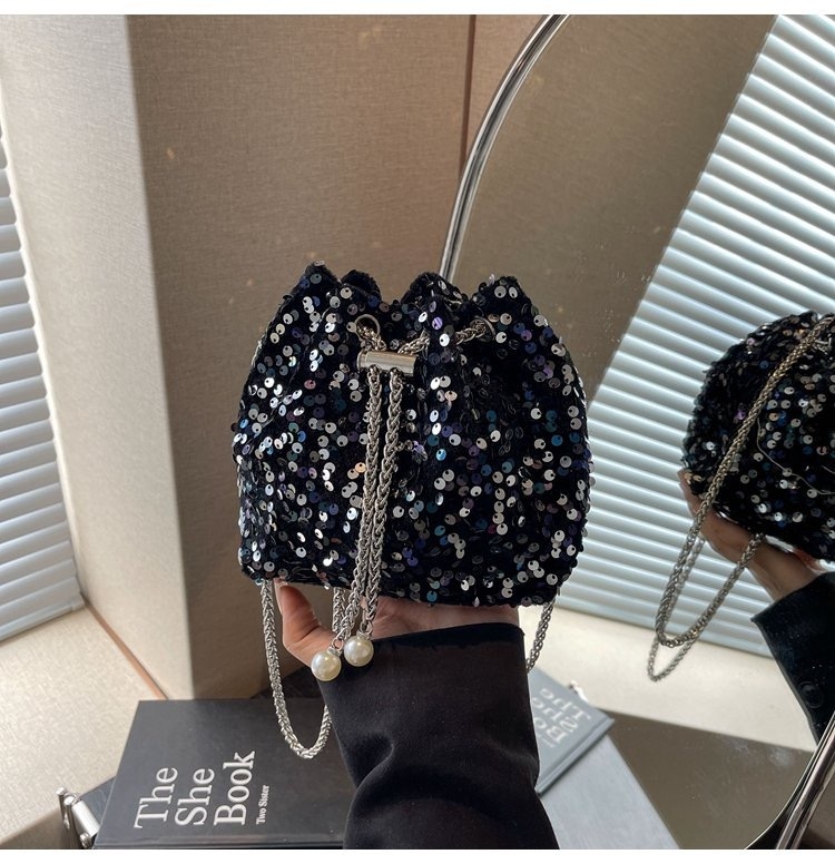 Crossbody bucket torba s kopčom za zatvaranje, Oxford tkanina, baršunasta podstava