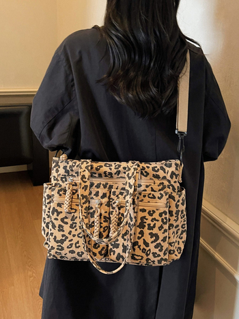 Geantă Tote leopard pentru femei — geantă de umăr cu fermoar, material Oxford, căptușeală din poliester, buzunare interioare (cu fermoar și buzunar pentru telefon), formă orizontală pătrată, textură moale