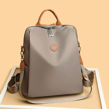 Ruksak od Oxford tkanine, višefunkcionalan za svakodnevnu upotrebu i putovanja, velik kapacitet; unutarnja pregrada sa zipom i džep za mobitel; vodootporan i otporan na habanje.