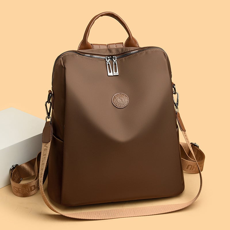 Ruksak od Oxford tkanine, višefunkcionalan za svakodnevnu upotrebu i putovanja, velik kapacitet; unutarnja pregrada sa zipom i džep za mobitel; vodootporan i otporan na habanje.