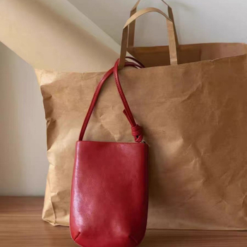 Geantă crossbody pentru telefon, stil urban minimalist, material PU, formă pătrată verticală, închidere magnetică, căptușeală Oxford