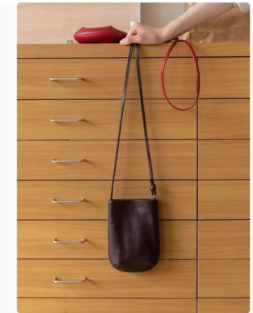 Geantă crossbody pentru telefon, stil urban minimalist, material PU, formă pătrată verticală, închidere magnetică, căptușeală Oxford