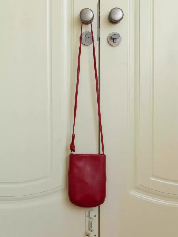 Geantă crossbody pentru telefon, stil urban minimalist, material PU, formă pătrată verticală, închidere magnetică, căptușeală Oxford