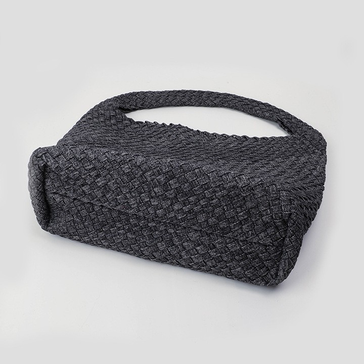 Kézzel szőtt vödör alakú táska Oxford anyagból, mágneses zár, telefontartó zseb, nyitott külső zseb