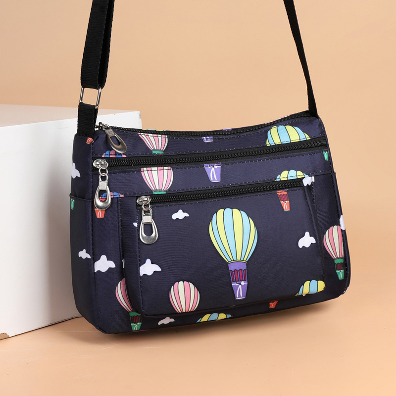 Geantă crossbody din pânză Oxford, stil urban minimalist, formă pătrată orizontală, fermoar la închidere, căptușeală din poliester