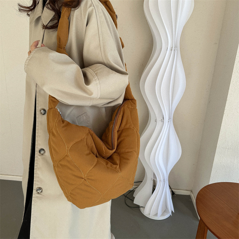 Crossbody torba (Oxford tkanina; vodoravni kvadratni oblik; zatvarač; podstava od poliestera; džep za mobitel)