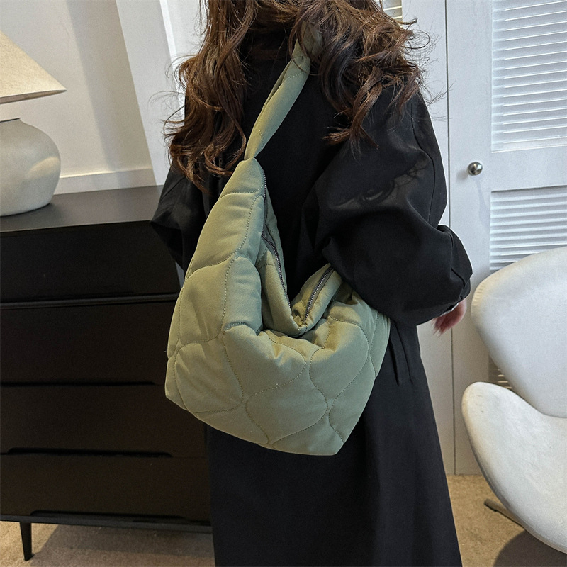 Crossbody torba (Oxford tkanina; vodoravni kvadratni oblik; zatvarač; podstava od poliestera; džep za mobitel)