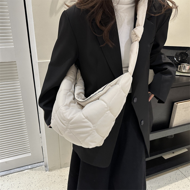 Crossbody torba (Oxford tkanina; vodoravni kvadratni oblik; zatvarač; podstava od poliestera; džep za mobitel)