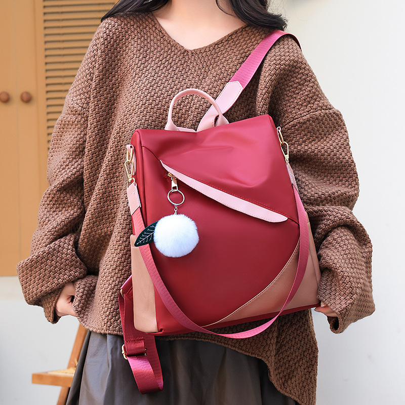 Ženski ruksak od Oxford platna s zaštitom od krađe, velik kapacitet; zatvaranje na zip; unutarnji džepovi za prijenosno računalo i kameru; unutarnji podijeljeni pretinac; trodimenzionalni dizajn.