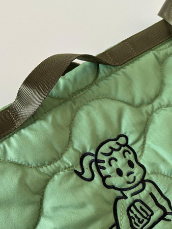 Geantă Tote brodată cu personaje de desene animate și quilt în formă de romb, exterior Oxford, închidere cu lacăt, buzunar interior pentru telefon — purtare duală (mână/umăr)