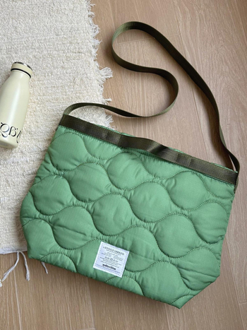 Geantă Tote brodată cu personaje de desene animate și quilt în formă de romb, exterior Oxford, închidere cu lacăt, buzunar interior pentru telefon — purtare duală (mână/umăr)