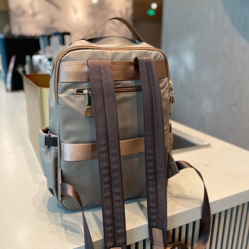 Ženski putni ruksak — Materijal Silk Flower, Unutarnja podstava od baršuna, Otvaranje s poklopcem, Mekan dizajn, Vanjska pretinica s patentnim zatvaračem, Unutarnji dodatni odjeljak, Za svakodnevnu uporabu