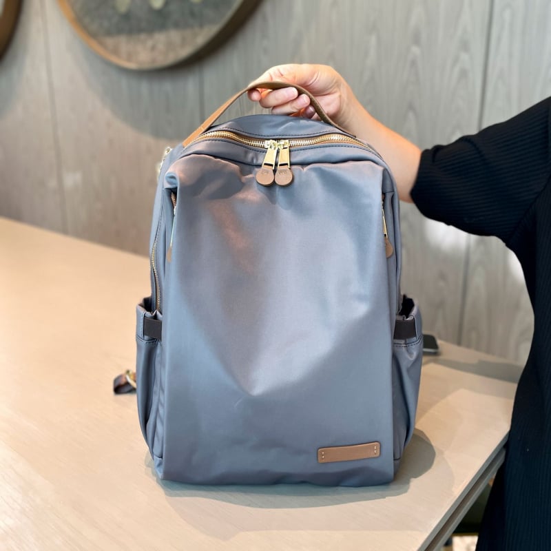 Ženski putni ruksak — Materijal Silk Flower, Unutarnja podstava od baršuna, Otvaranje s poklopcem, Mekan dizajn, Vanjska pretinica s patentnim zatvaračem, Unutarnji dodatni odjeljak, Za svakodnevnu uporabu