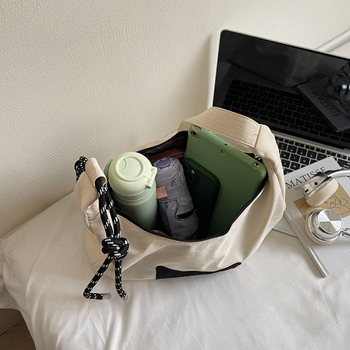 Ženska crossbody torba velike kapacitete za dnevnu i uredsku upotrebu; dumpling oblik, Oxford tkanina, zatvarač, poliester podstava, mekano tijelo, jedan remen