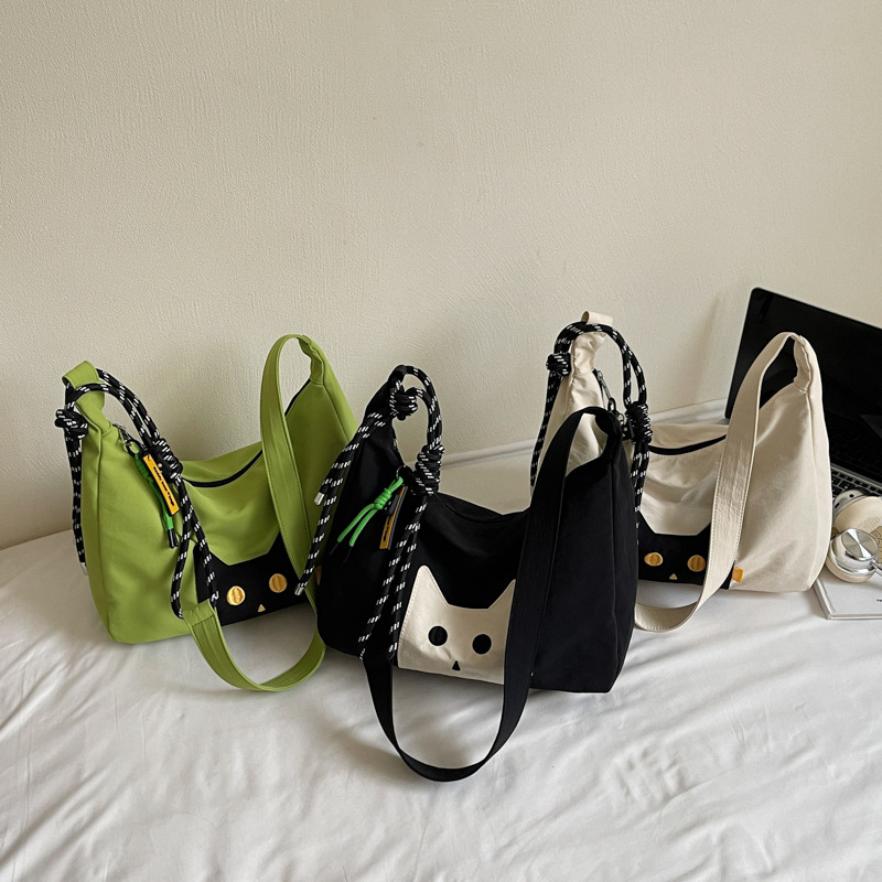 Ženska crossbody torba velike kapacitete za dnevnu i uredsku upotrebu; dumpling oblik, Oxford tkanina, zatvarač, poliester podstava, mekano tijelo, jedan remen