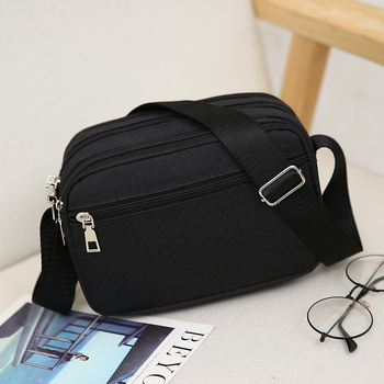 Ženska crossbody torba, kvadratnog oblika, Oxford plat, zatvarač, poliester podstava, jedna naramenica, urbani minimalistički stil