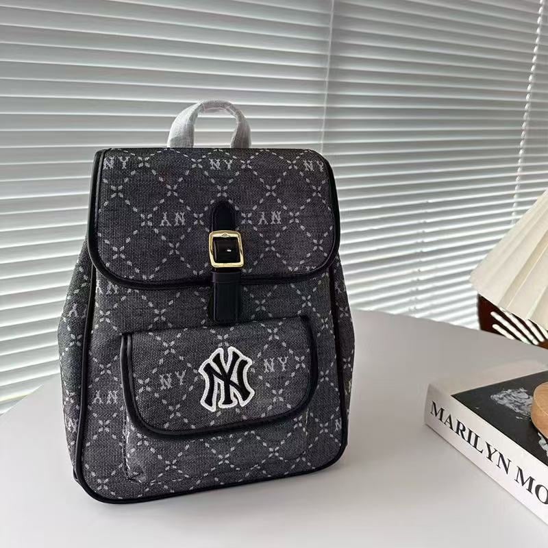 Ruksak uličnog stila, materijal pamuk-lan, podstava Oxford, zatvaranje preklopom, unutarnja džep za telefon i džep sa zatvaračem, srednja čvrstoća, pogodan za svakodnevnu uporabu