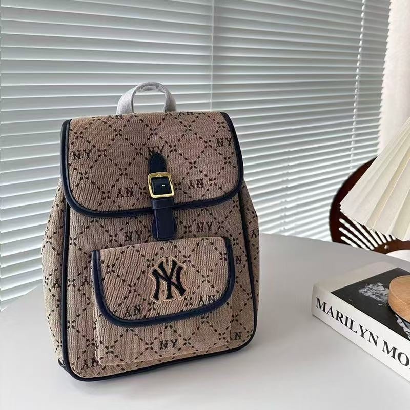 Ruksak uličnog stila, materijal pamuk-lan, podstava Oxford, zatvaranje preklopom, unutarnja džep za telefon i džep sa zatvaračem, srednja čvrstoća, pogodan za svakodnevnu uporabu