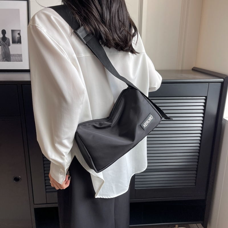 Crossbody torba od Oxford platna, horizontalno kvadratnog oblika, zatvarač za zatvaranje, unutarnji džep sa zatvaračem, pamuk podstava