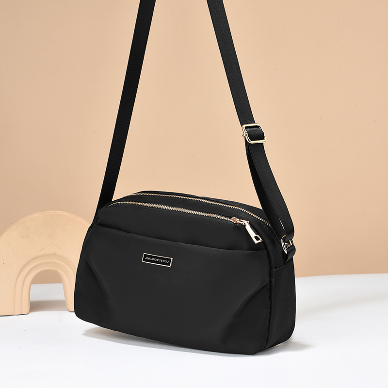 Damska torba za rame i crossbody od Oxford tkanine, horizontalni kvadratni oblik, zatvaranje na zip, PU podstava, unutarnji džep sa zipom