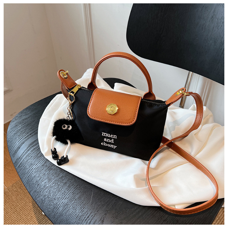 Ženska mini dumpling torbica, crossbody i ručno nošenje, lagana i kompaktna