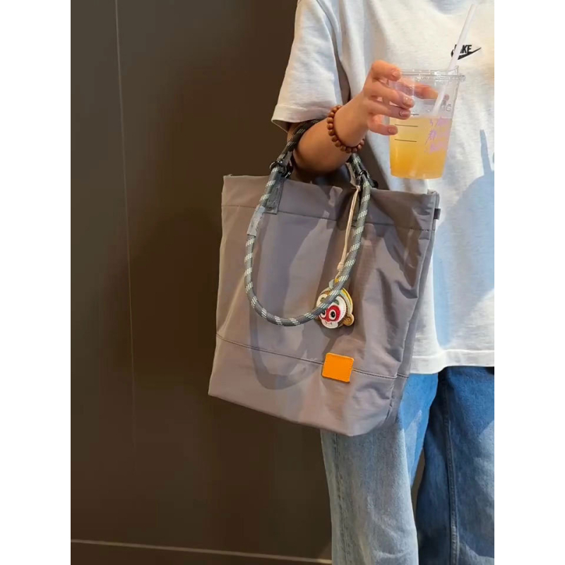 Unisex bucket torba od Oxford Canvas – vertikalni kvadratni oblik, zatvaranje zipom, unutarnja džep s zipom, poliester podstava, gradski minimalistički stil