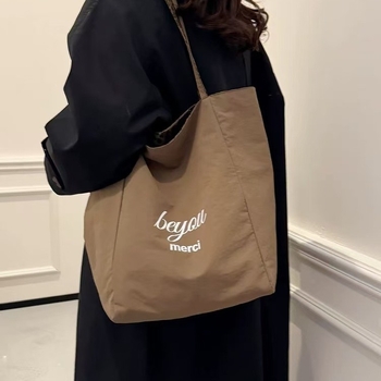 Geantă de femei din material Oxford cu imprimeu leopard — deschidere sus, formă orizontală pătrată, textură moale, buzunar pentru telefon și buzunar intern