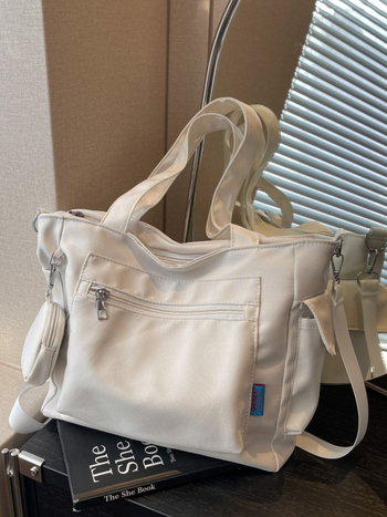 Oxford tote torba s kopčom na zip, vodoravni kvadratni oblik, unutarnja džep s zipom, meka, jedna naramenica
